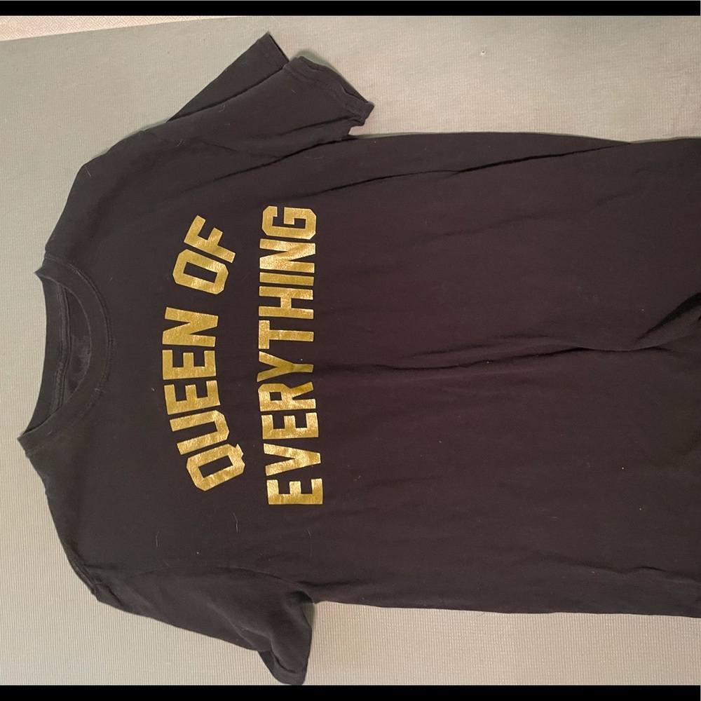 Queen of everything Tee